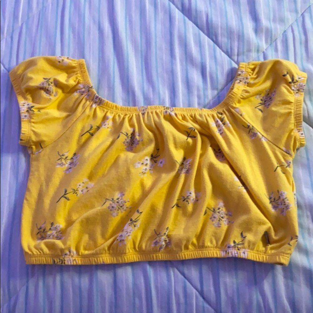 Cute hollister crop top